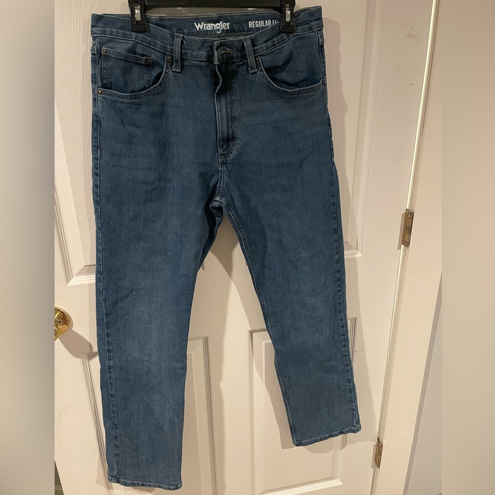 Men's Wrangler Blue Jeans, 34X32 EUC